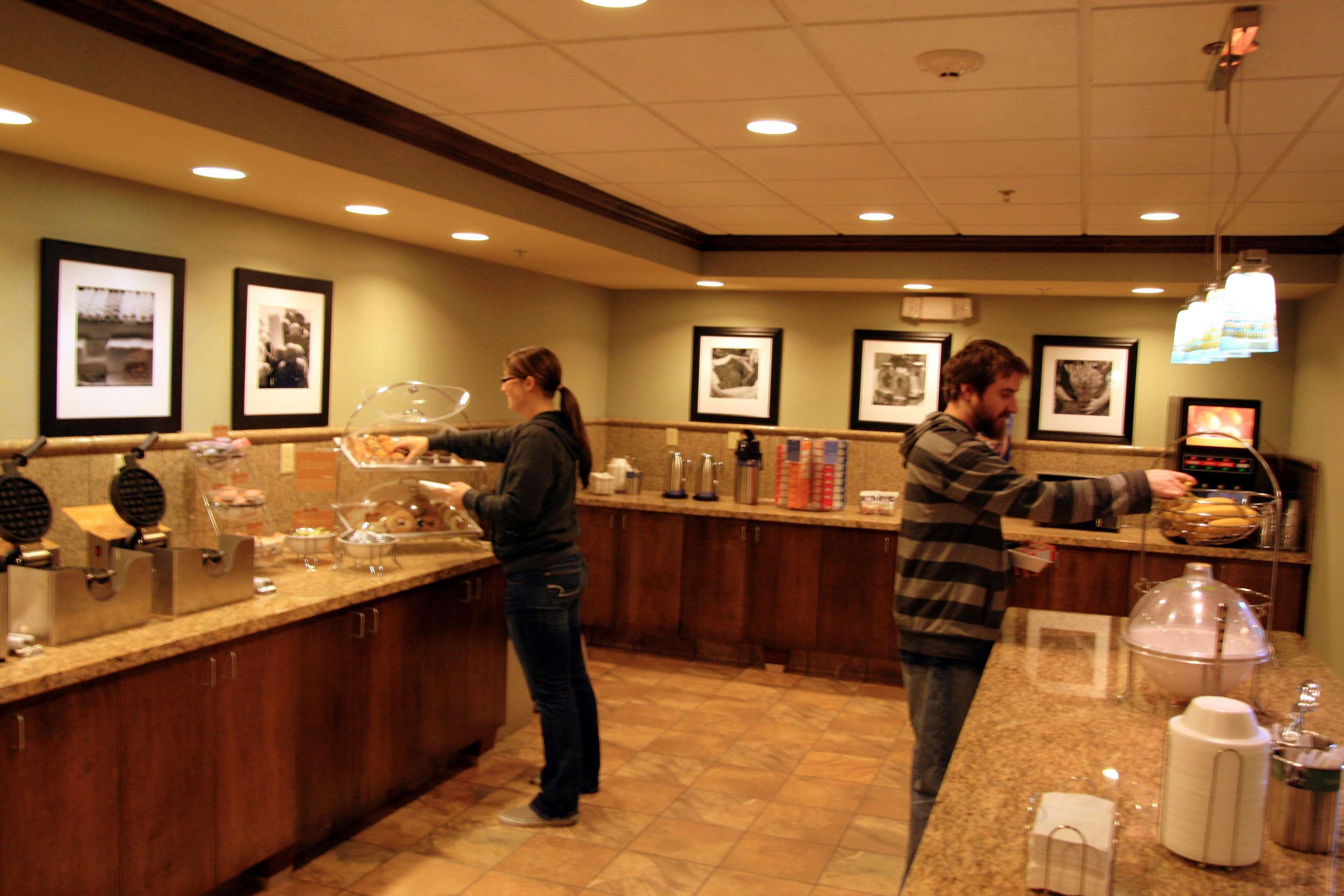 Hampton Inn And Suites - Lincoln Northeast Restaurant photo
