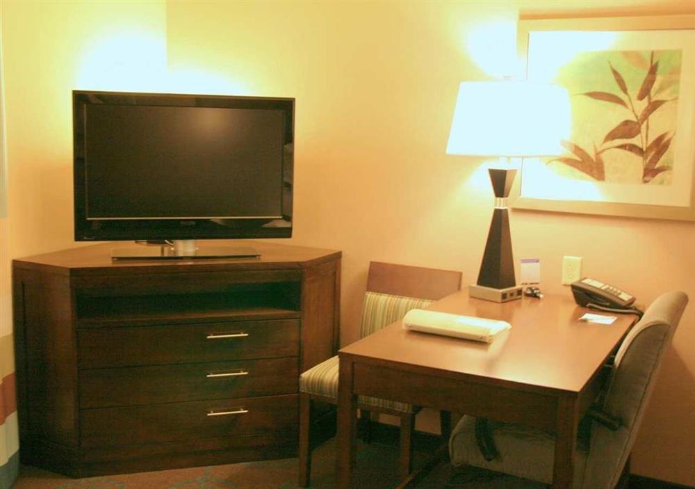 Hampton Inn And Suites - Lincoln Northeast Room photo