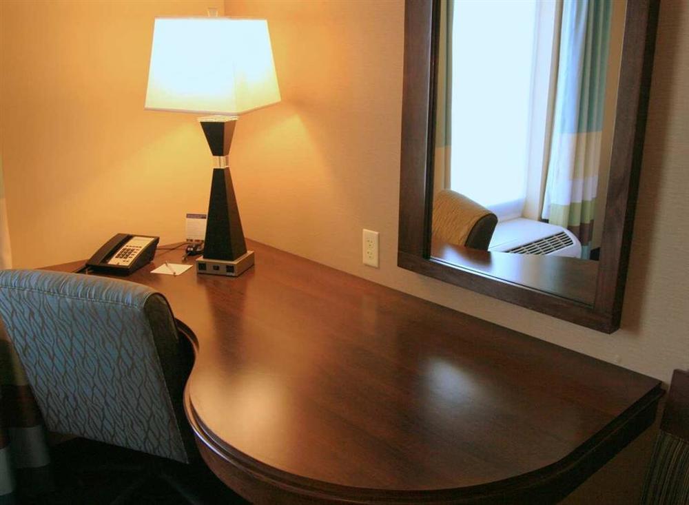 Hampton Inn And Suites - Lincoln Northeast Room photo